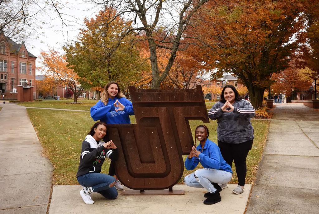 tu sign with students